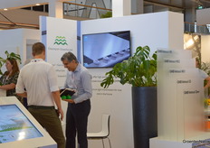 Jorn Hebels of Glasimport Greenhouses gets a visitor laughing